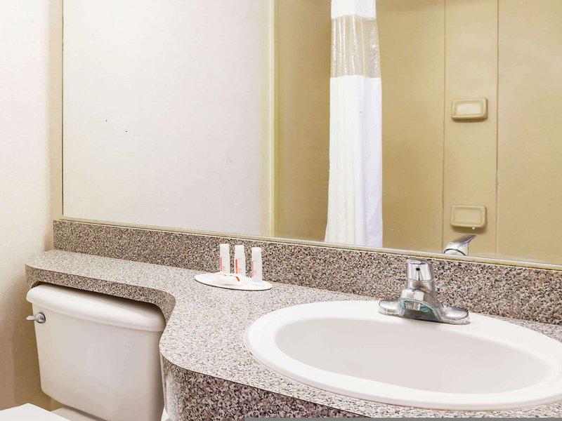 1BFED8CB8AC6474799871FEDF4F94834