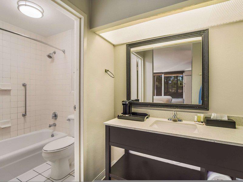 84C0590F9B48781F81204CECE1C915E4