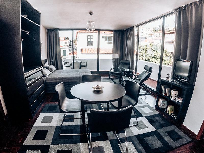 B8925B96B9A3E806FF69DCEE0C11756F