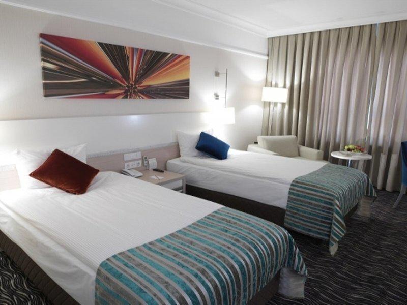 A560FCA5F5D7063DF014ABC01C947DF4