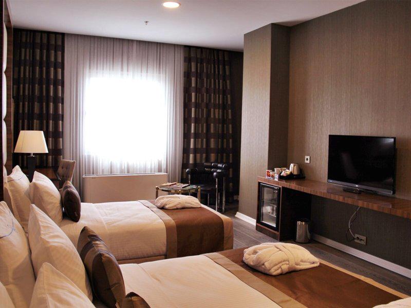 6F8E7A8FCB49DE44599D5B214E48A265