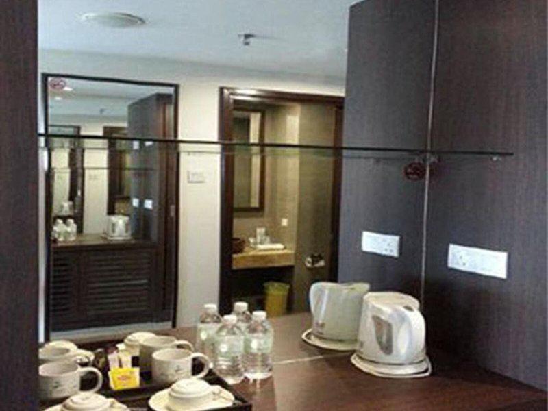 DC337BBC8F994EC8F15C8A63101AF9BA