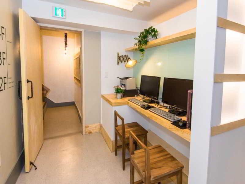 416F1E9B36A9C2766E8DC2704B5501BB