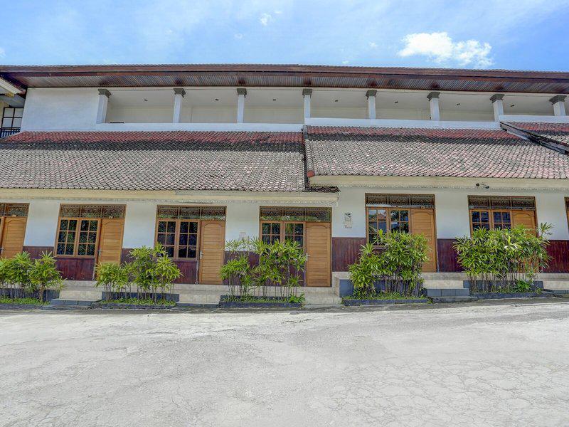 DCB9324DCC3E464A6235B17AF829833E