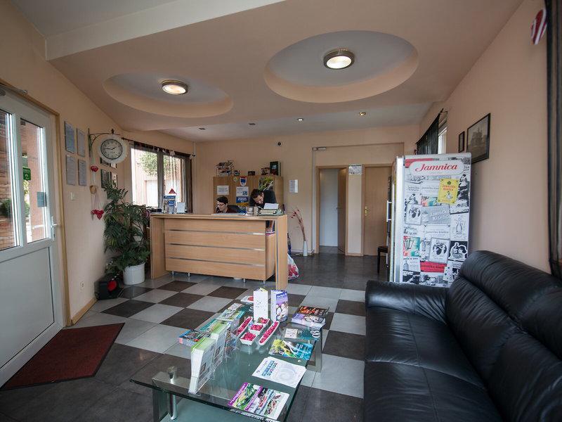 7C1BEC373F2A6CABD1817C16DCA2DDB9