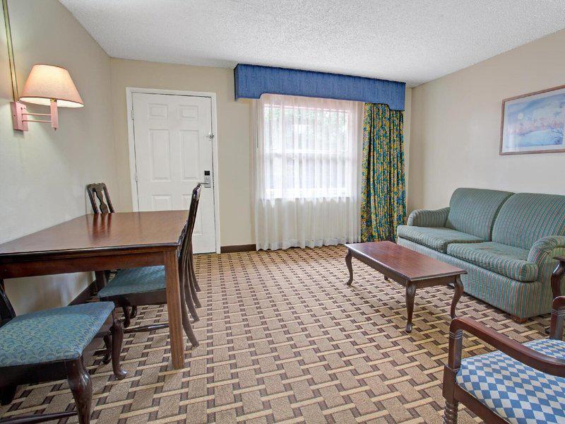 CCAE3CFE3DB7F66D75B0249DA394967A