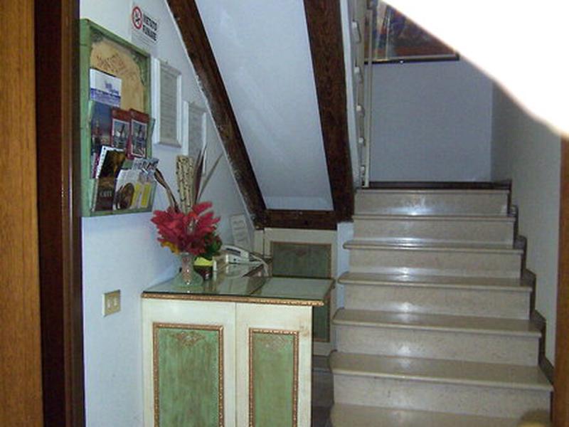 2C3600763341CC28EA6F1F72F345A9F3