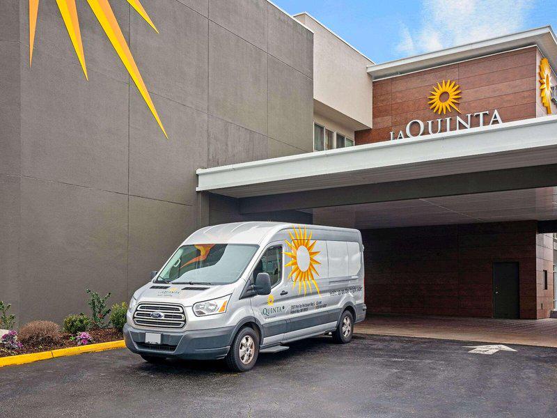 2125EF2A7F0F63C05C8BAD8877103C11