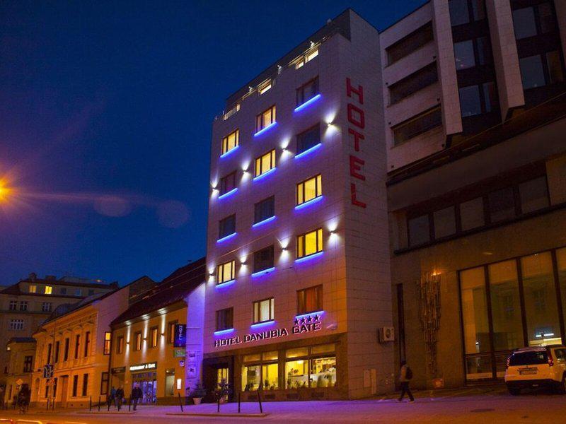 F69656B1AAF107E77E2FFE68D2898362