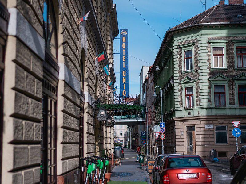 89C27403876A24F75371D6E581EFB220