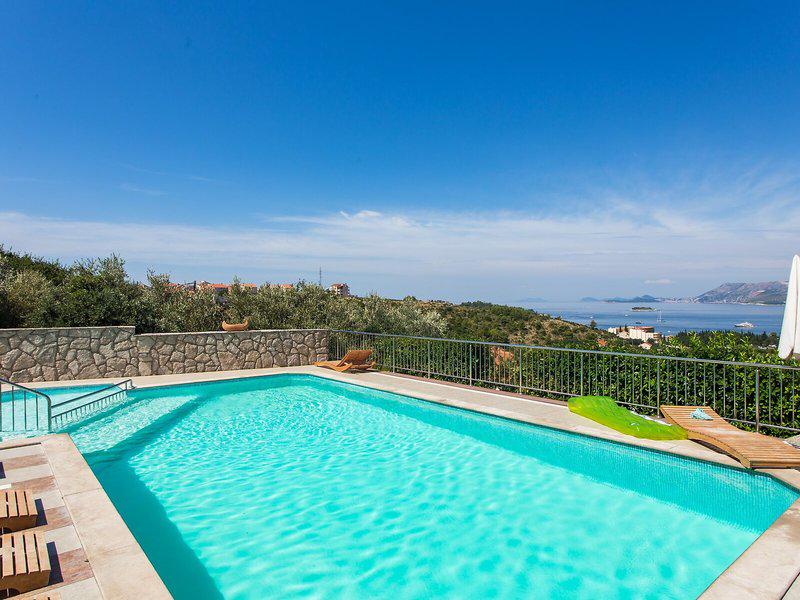 CE11557FD3D3A552768ADBEB27D0F84C