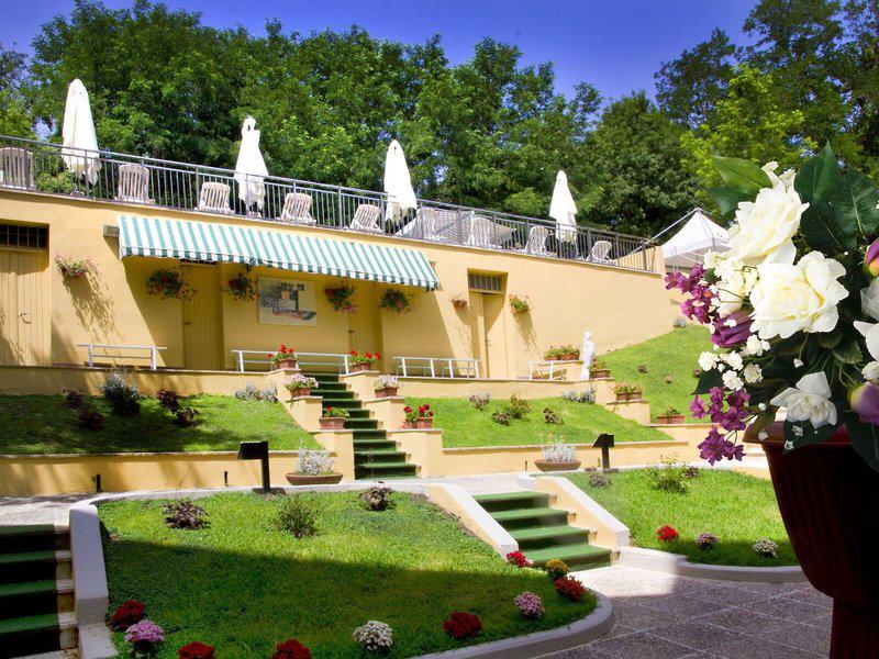 F99A562D2883A8FB2AFD1DFB901EA596