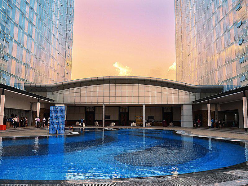 D118F8E3E1384FAF74F986E4A96EA565