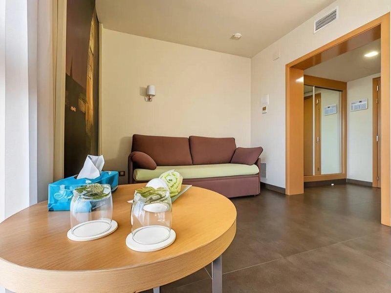 4B089945093567EC17EEC0B58F70898D