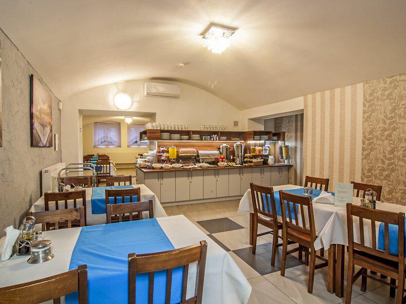 1EF140B1A83C8A4B51D3F6B58489652D