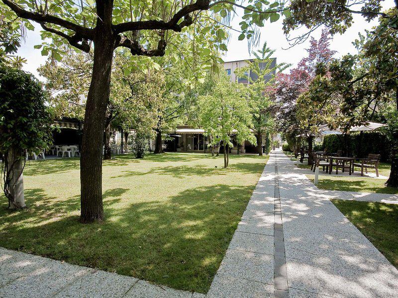 90B1CF932BC657EBB1223A4BDF379141