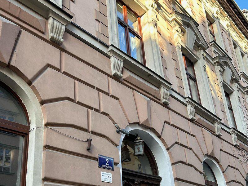 2664684312BDBC3D11A5E385E4400731