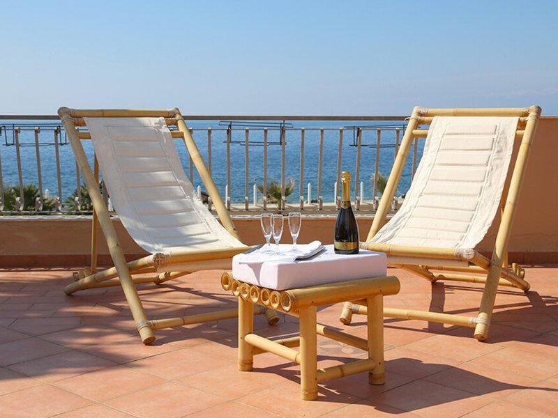 FAB6804A9C8CA0C55C378EF77D955851