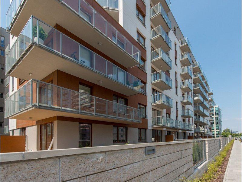 59DE8FDB9F4CA0821AC243B7CED5C781