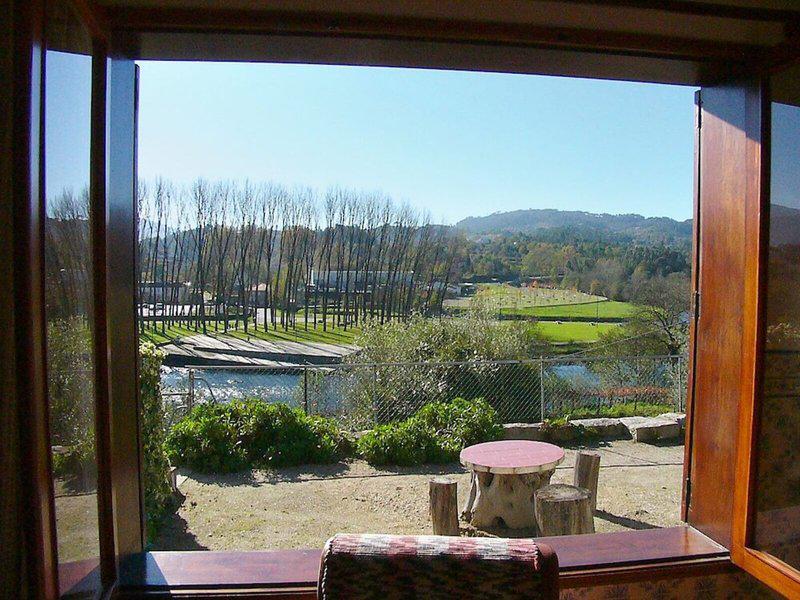 80D112A579799E1948AF07D9EE596025