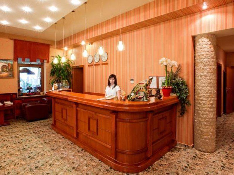 7007CE35E8C0406F6AF61462C076746D