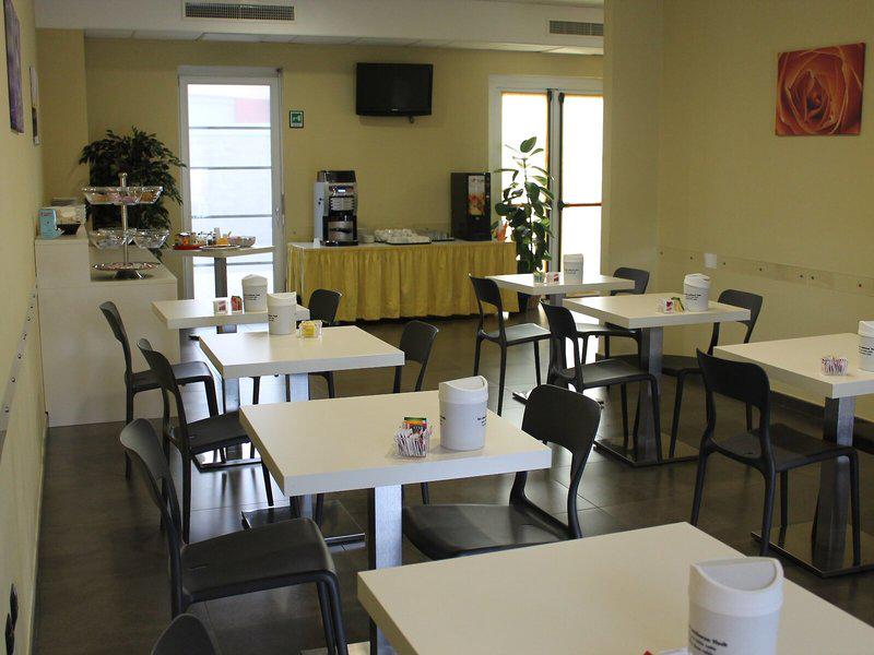 CE2F4106EF9F703AAA19ACB32D16A176