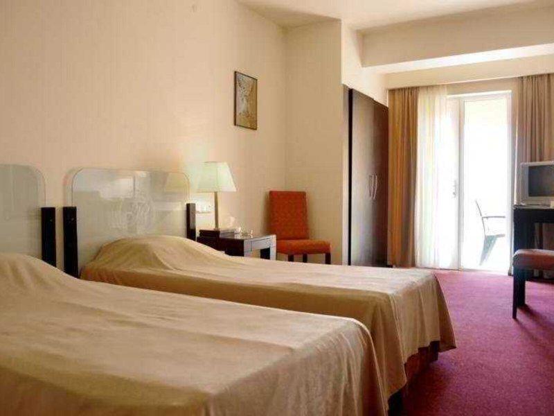 6711CE089AB4F9375153BC61011928EE