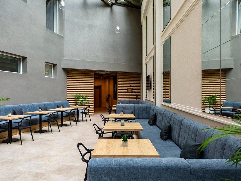 FB4F7CEBB3AC2ACB8438202D87AF40F6