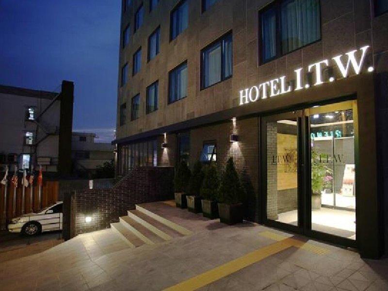 F1449BBE5E79B47BC6E01EC06D797551