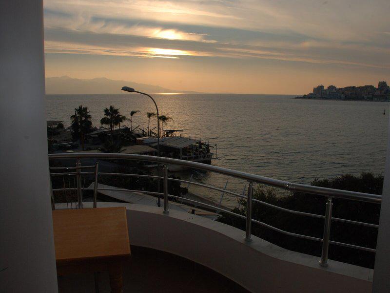 3254058D3F29605FD4F0AADECE06E37C