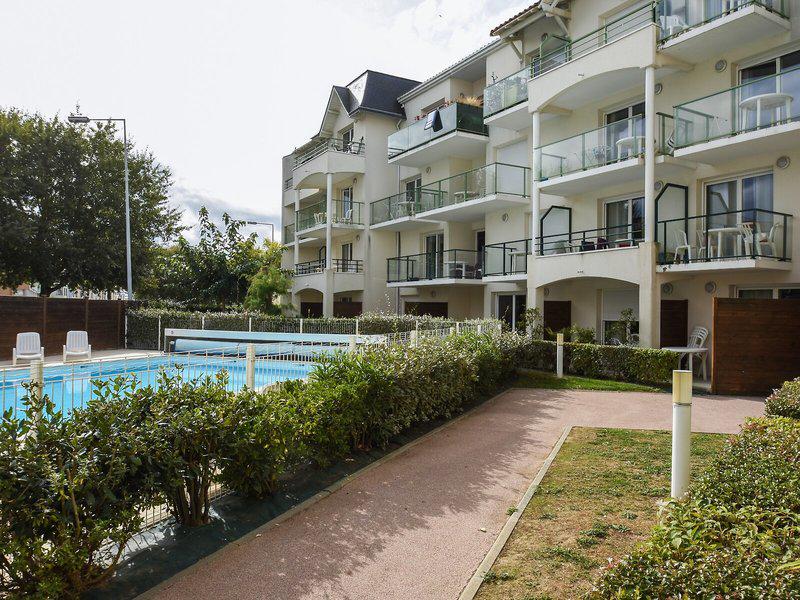 FBD4A5F5E929C0C67C74B0AE4F07F4B8