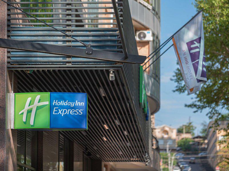 999F627A42BF68D1F94224D618E16100