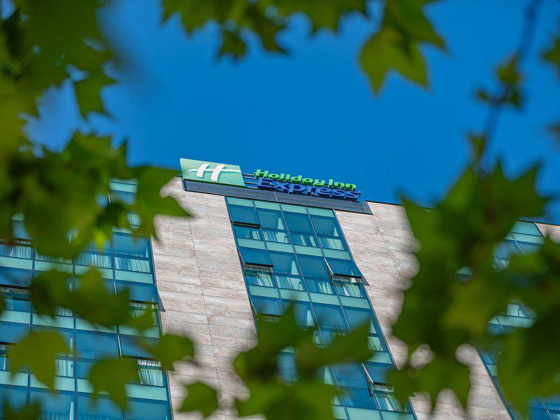 46E263FBBC69C5BFEE38C5046CF9E87B