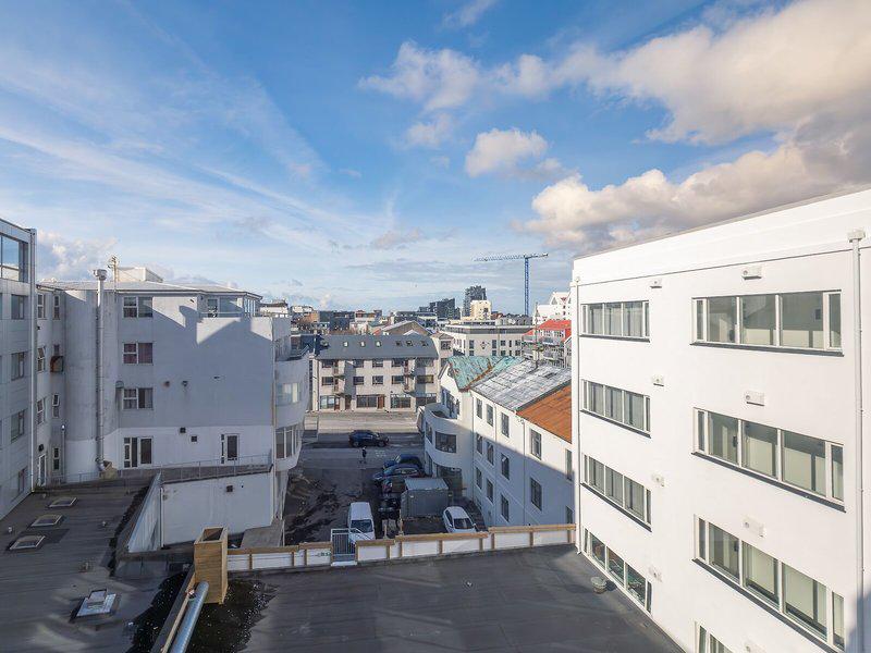 33E5D290F2F16844BB7D692F14ED522D