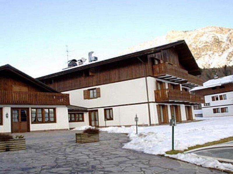 2E43AB9BBE3B2B44ADC02E5CBA9022BF