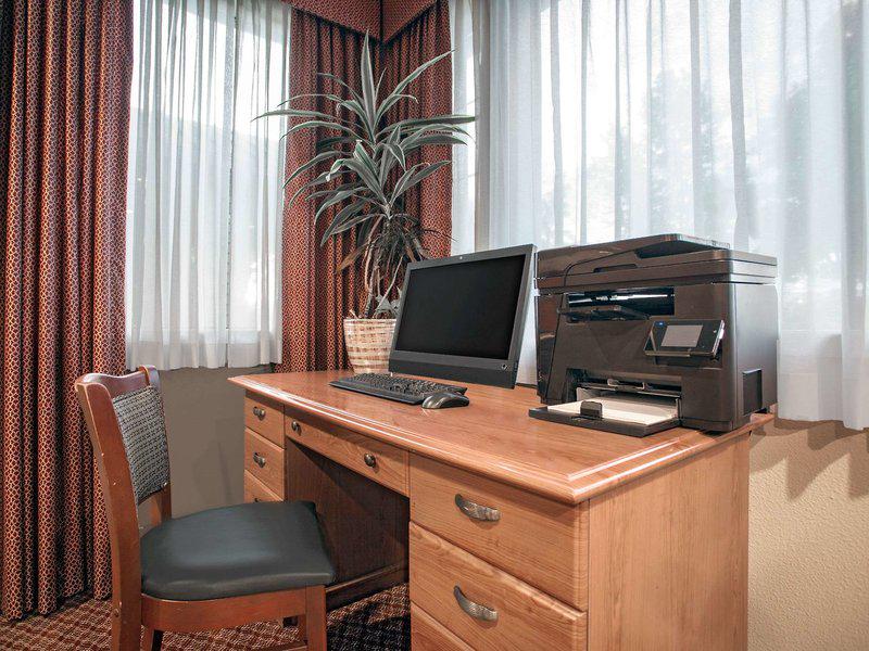 6E030425606754162209B2A74749D5BB