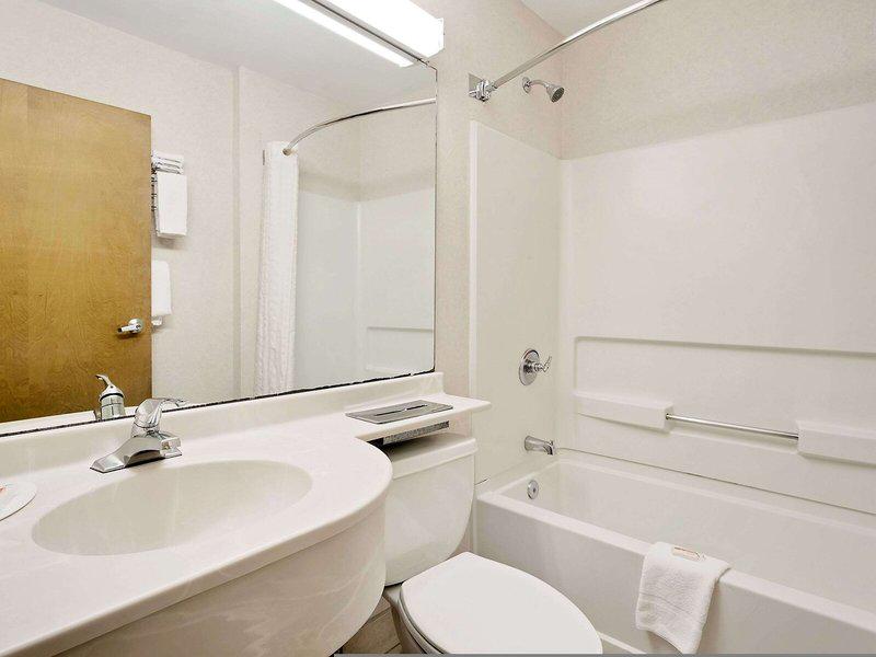 DC306FD4E6C55610815C2DD59F62A0A3