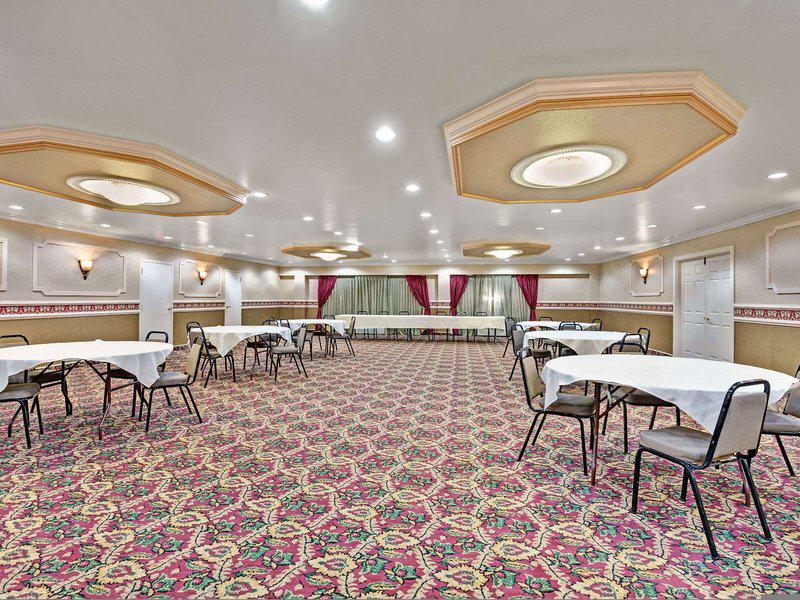 233F5853E8AF9C812E27C6EAC2CBD608