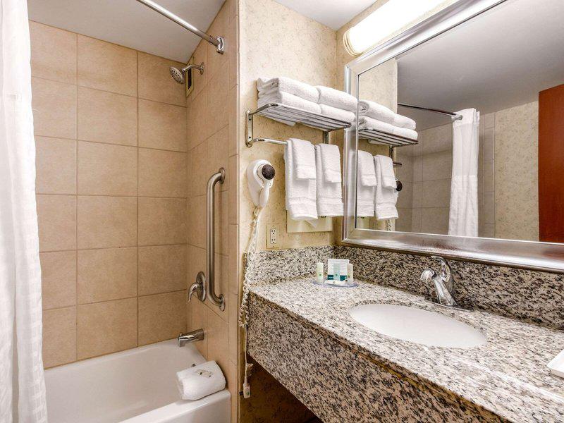 38305D5AD06FBC36678EC72144BABEFA