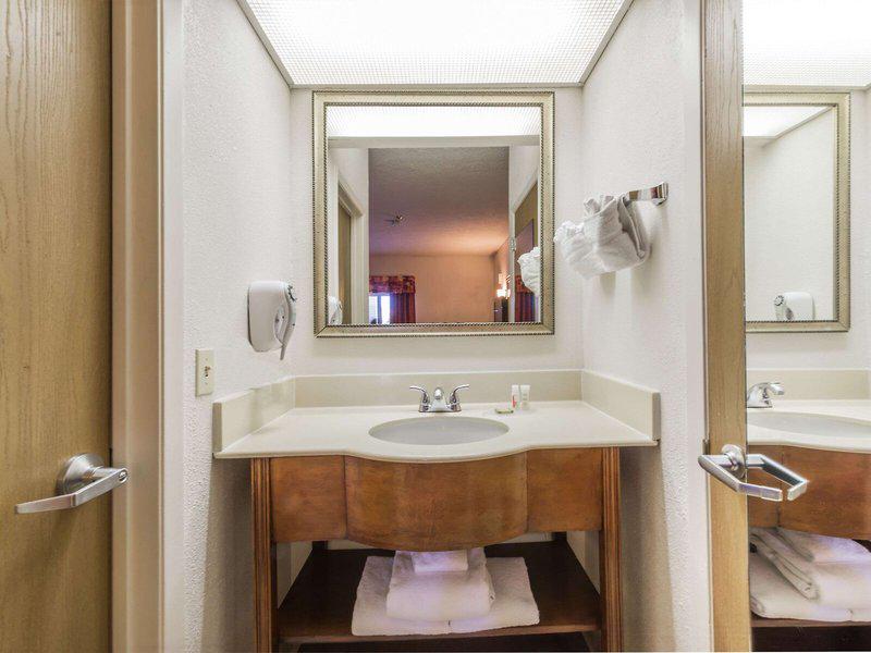 DE8576EC345E7668D2F7144268BBD1DB