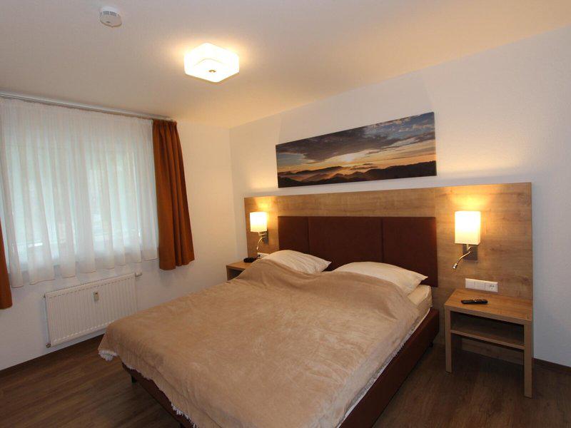 7E896CF0F8041A051B75B9AB49483E56