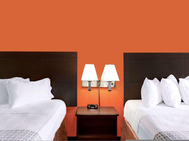 61636AD03C2561AFD3686BC936AA353C