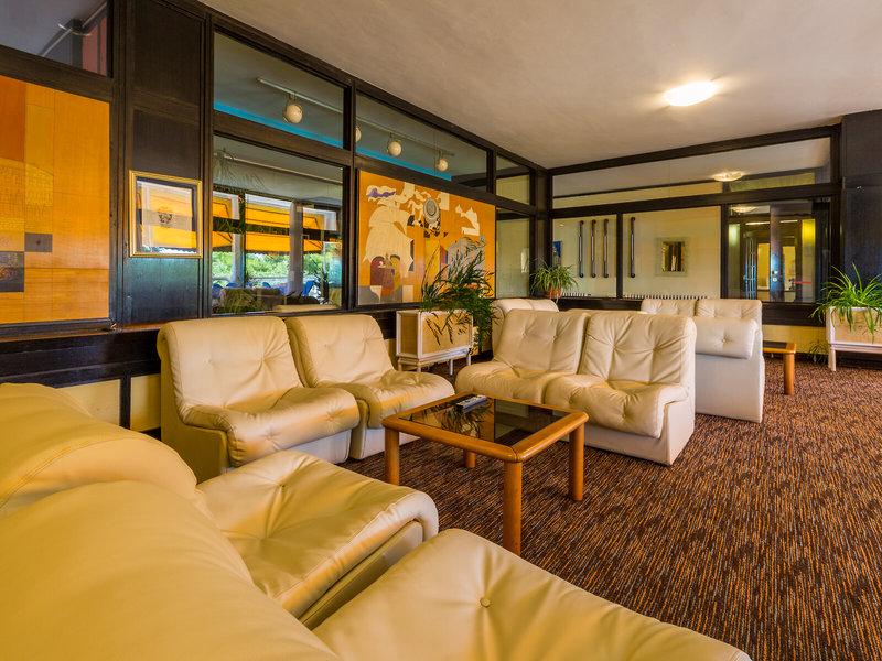 A05542B3FFC7BD04101CBF1BBB3544E1