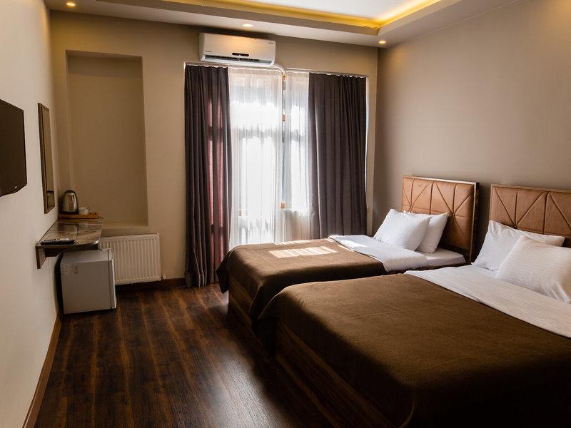 99DC95DAFC6BCC8A8FB4B0559839246C