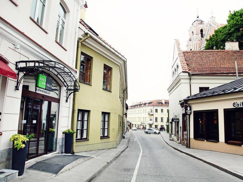 CB2A123729DC6DACFFCCA7F500BA381B