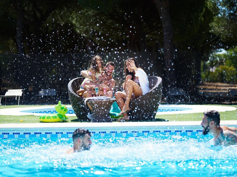 BE753A9B599A90DF4B3A3C06C06CD107