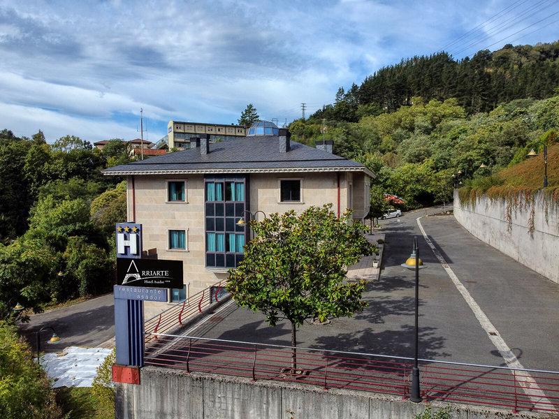 03AB40DEE476DE6FF444DAEE8DFB6B4A