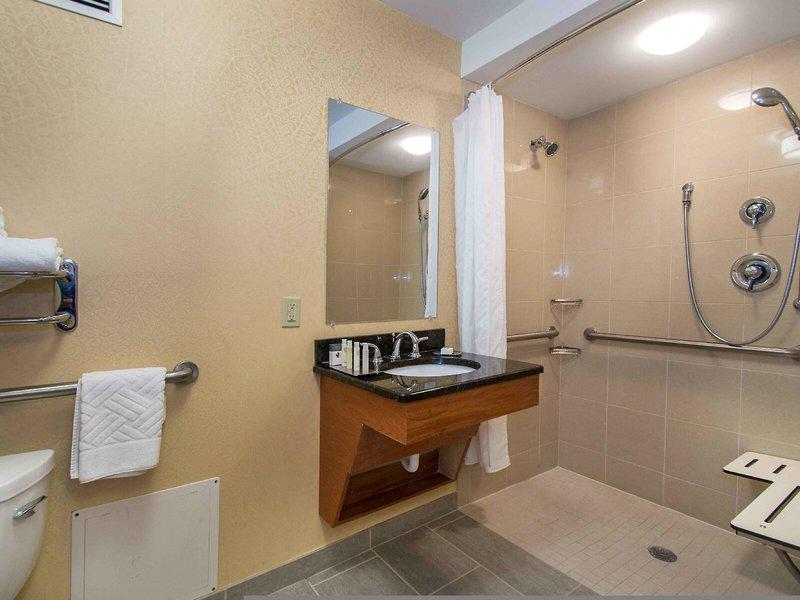 B5B44A493DE34B94D4E9770E407B6909