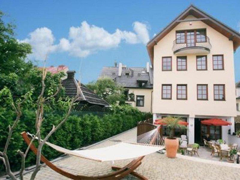 72E70B9E32D12FEDD88D3B9F0AEBBF1E