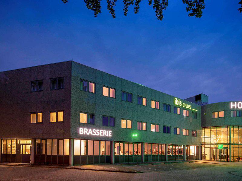 D61F7AE537F28F812E38DE89E4BF332F